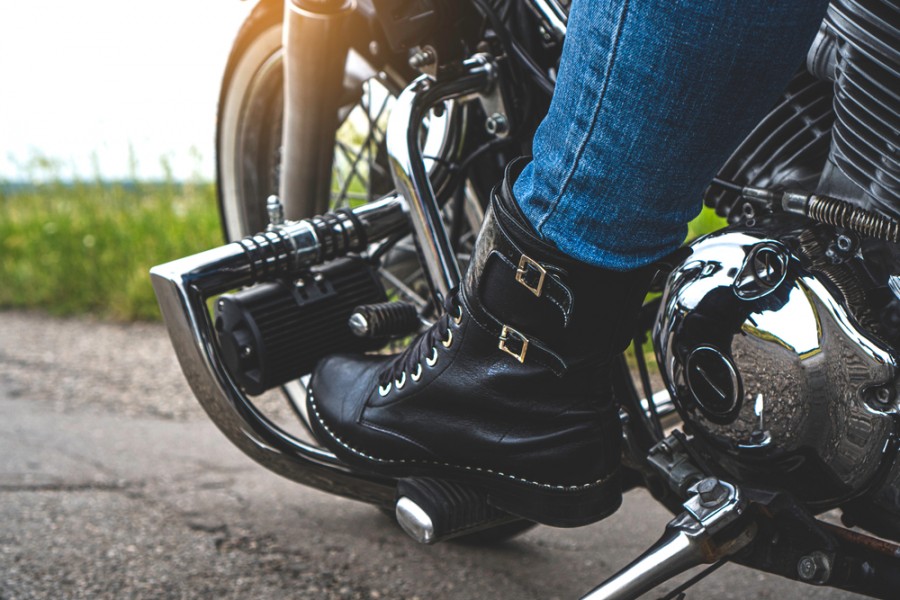 Comment choisir des bottes de moto confortables pour de longs trajets?