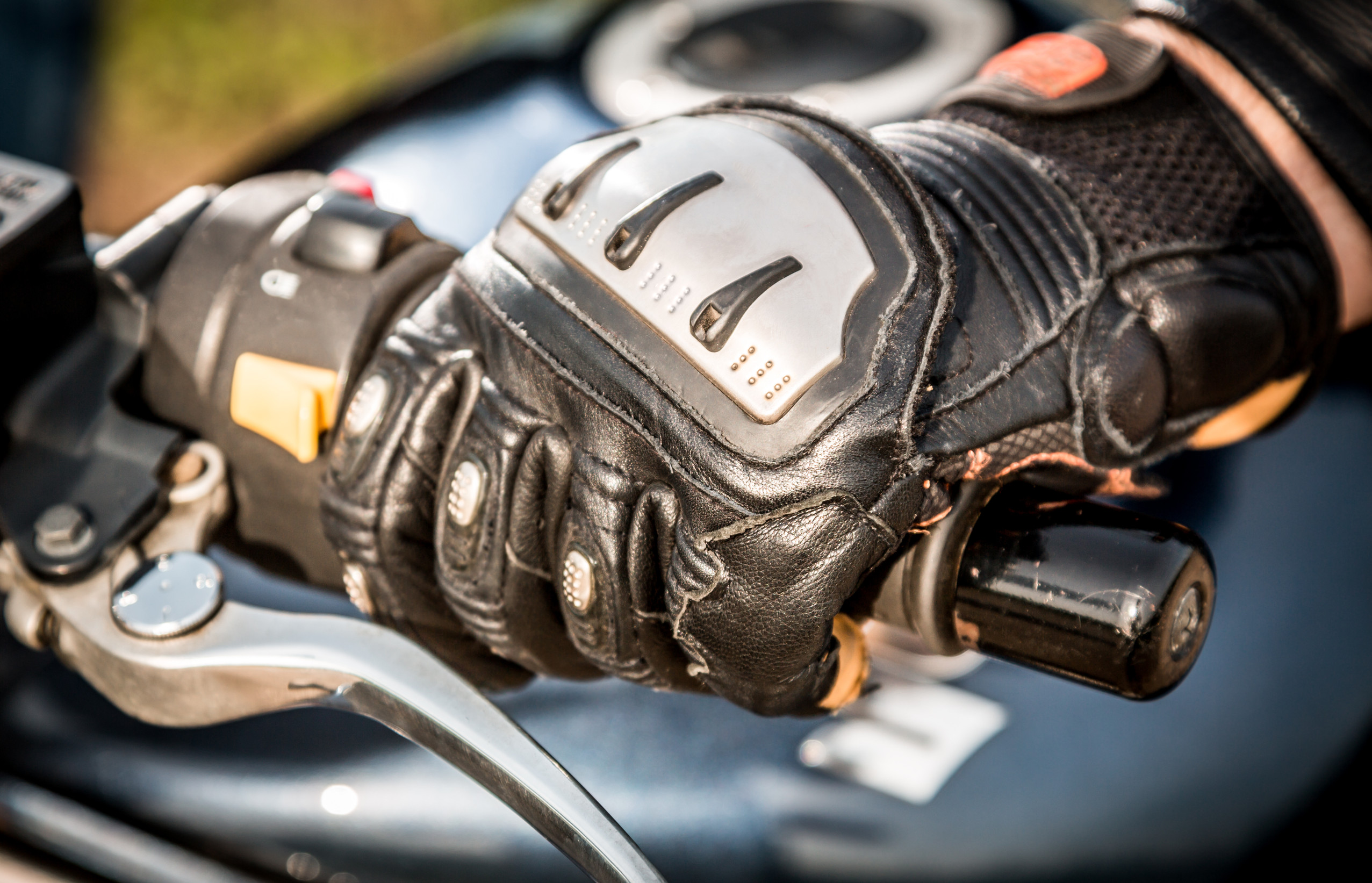 Gant de moto été en cuir : pourquoi est-ce important ?