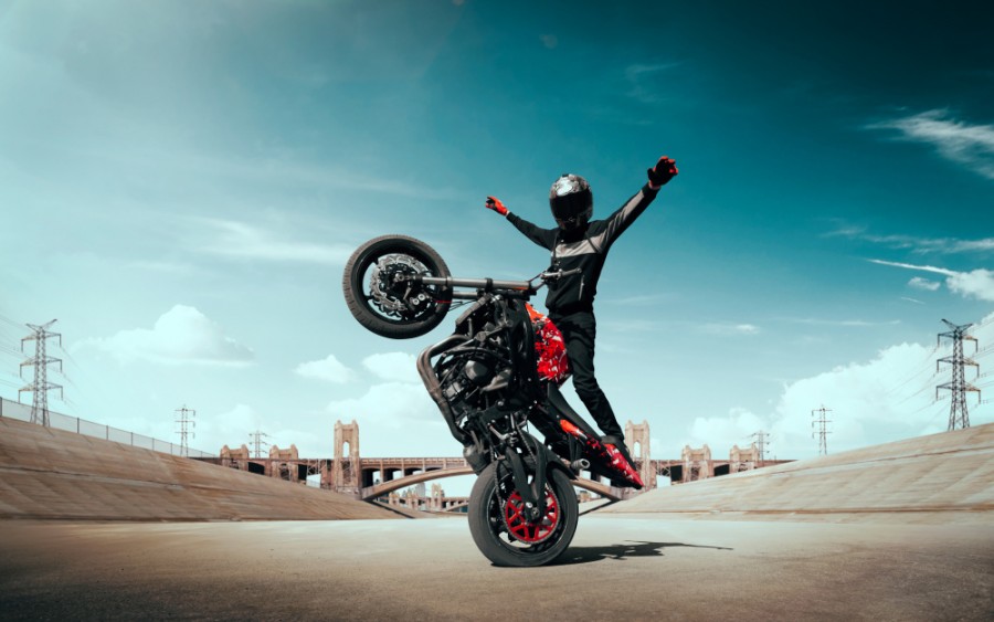 Comment apprendre à faire du stunt en moto ?