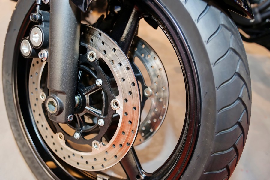 Focus sur la durée de vie des plaquettes de frein de votre moto