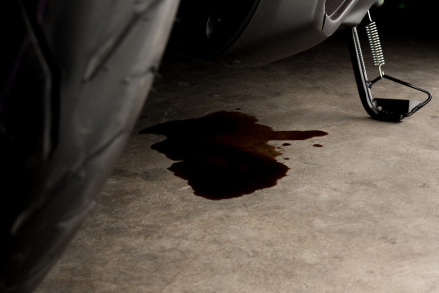 Fuite d'huile moteur moto : que faire ?