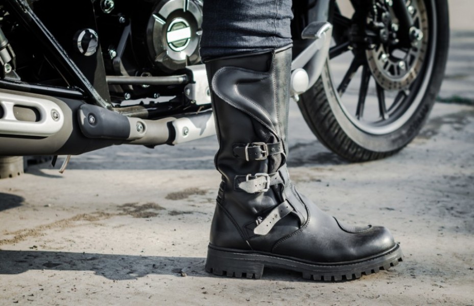 Découvrez tout sur les bottes moto : de la sélection à l'entretien