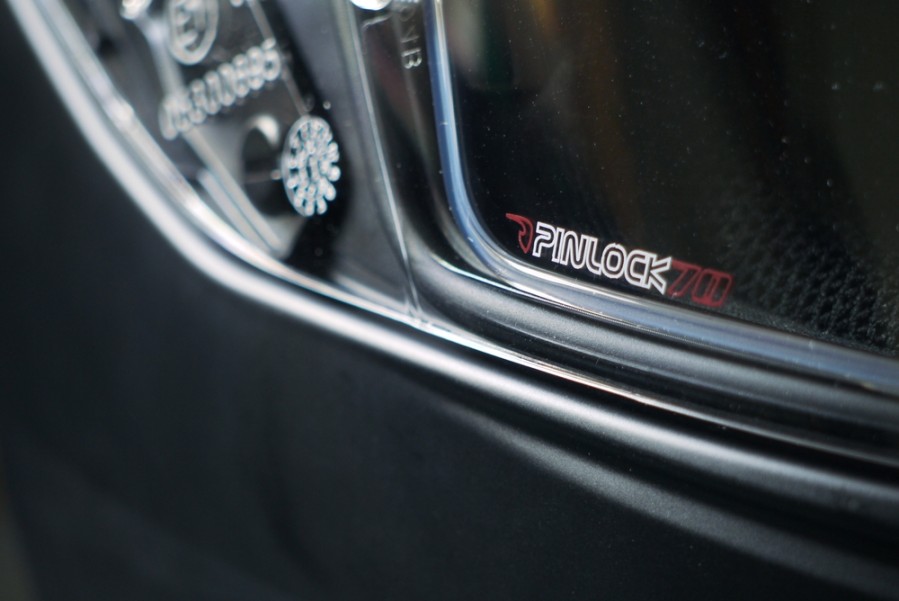 Tout savoir sur l'écran Pinlock pour casque de moto