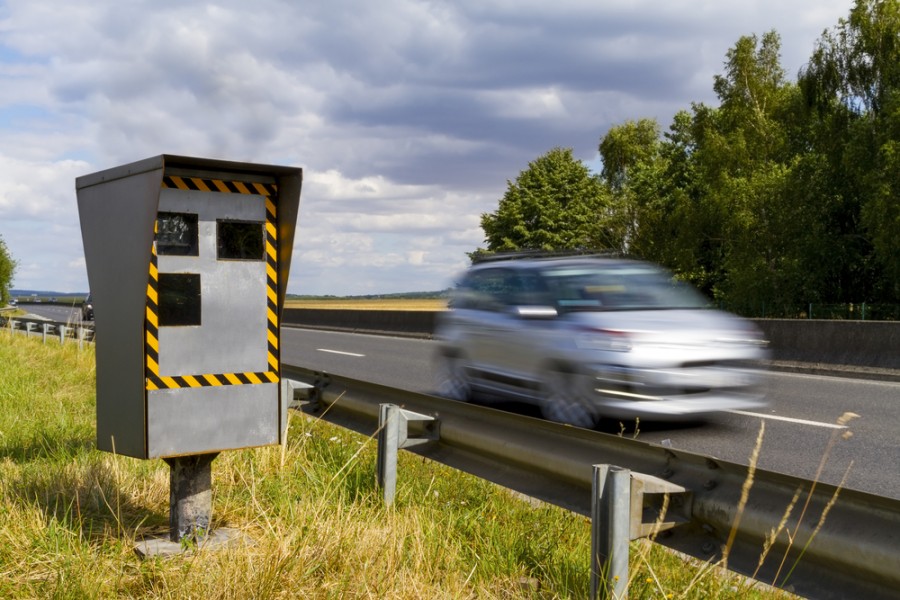 Qu'est-ce que la plaque d'immatriculation antiradar ?