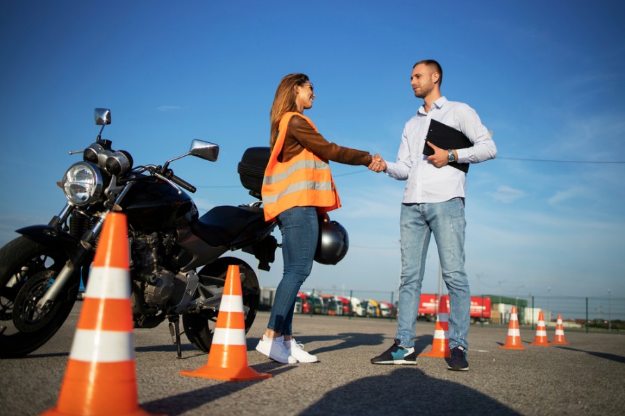 Qu'est-ce que l'épreuve du plateau du permis moto ?