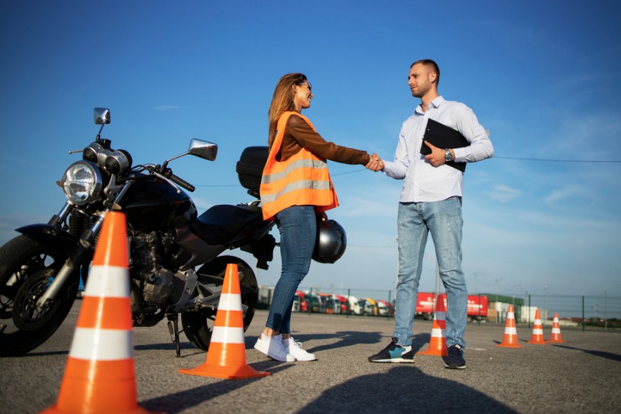 Qu'est-ce que l'épreuve du plateau du permis moto ? 