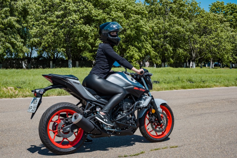 Quelles sont les marques de motos les plus adaptées aux femmes ?