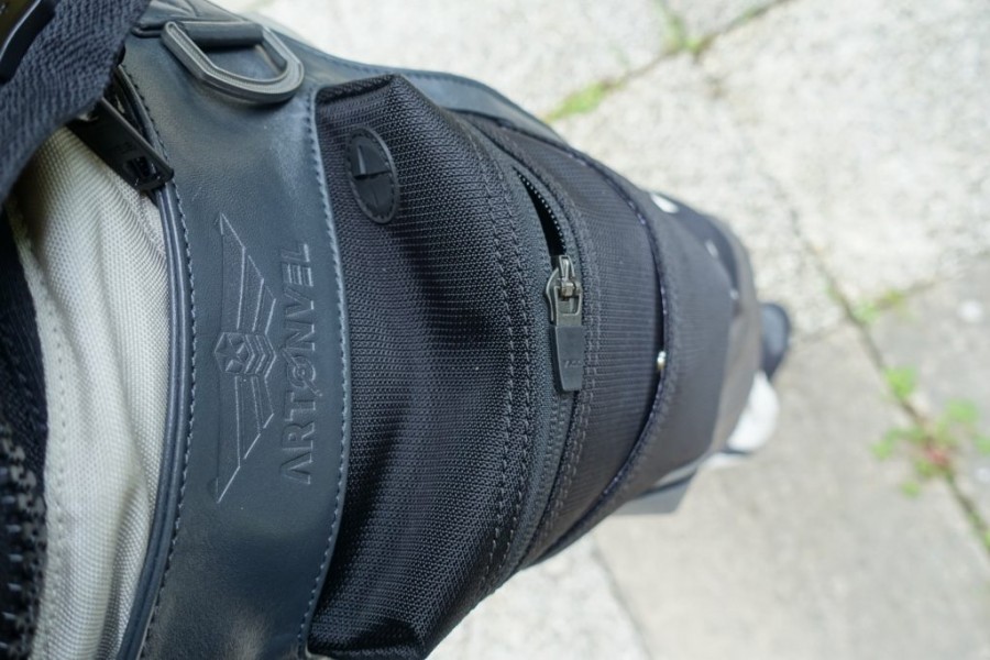 Sacoche de jambe moto : est-ce vraiment pratique ?